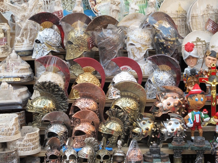 Roma da hediyelik gladyatör maketleri