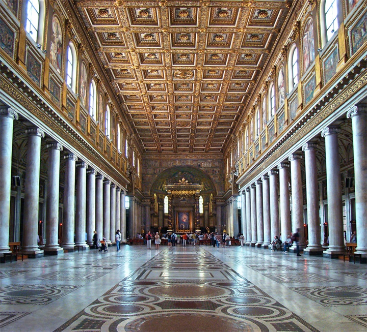 Santa Maria Maggiore kilisesinin içi