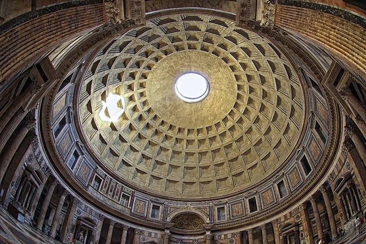 panteonun içindeki delik