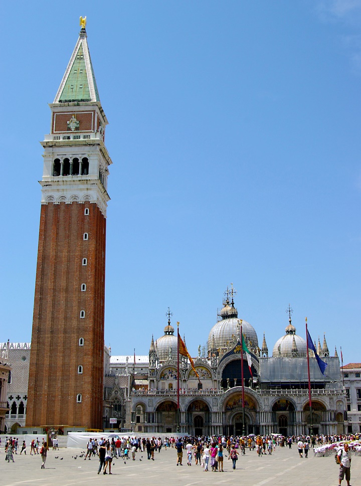 Aziz Mark'ın çan kulesi - Campanile di san Marco