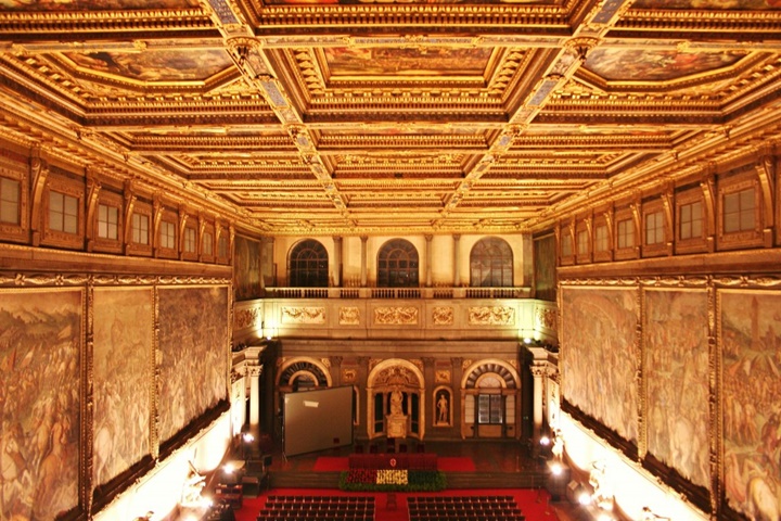 Floransa Palazzo Vecchio Belediye Sarayının içindeki eserler