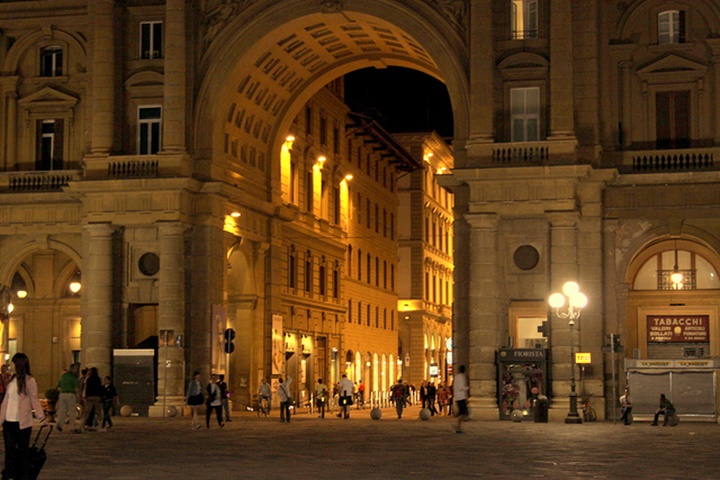 Floransa Piazza Della Repubblica Meydanı - floransanın en güzel meydanları