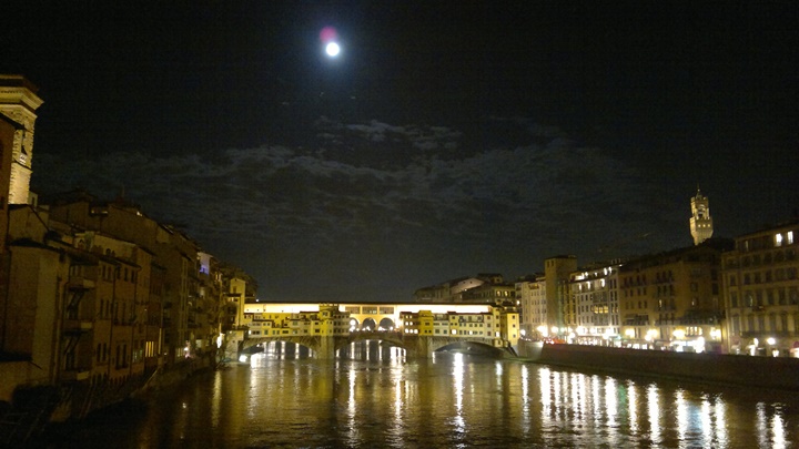 Floransa Vasari Corridorun gece görüntüsü - floransada gezilecek ilginç yerler
