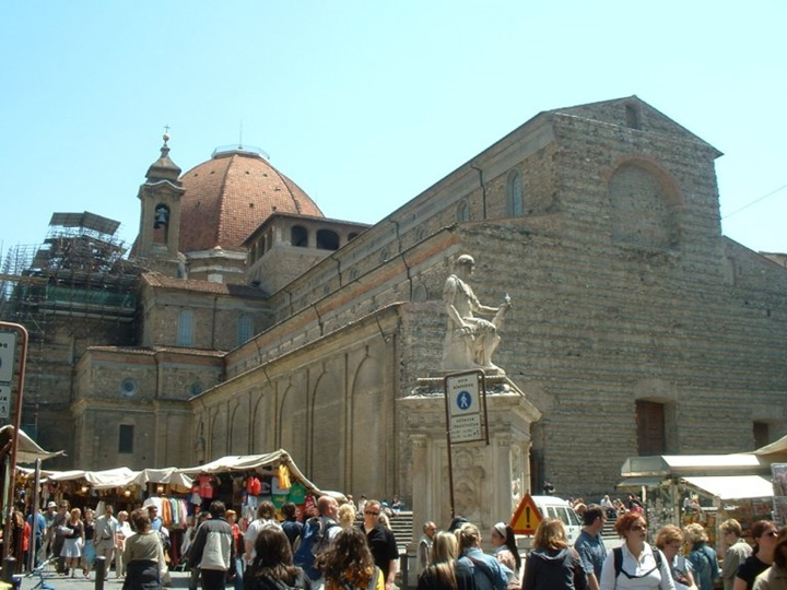 Floransanın önemli yapıları - Floransa San Lorenzo Bazilikası