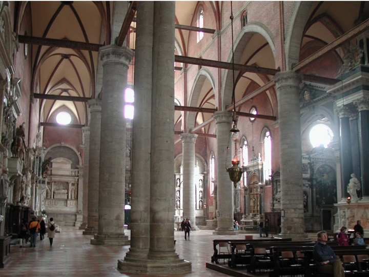venedik-Santi-Giovanni-ve-Paolo-Kilisesinin-içi.jpg