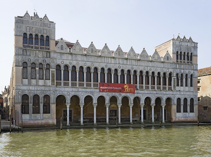 venedik-Türk-sarayı-venedik-Fondaco-Dei-Turchi.jpg