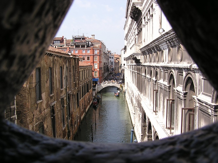 venedik-ahlar-köprüsünün-içi.