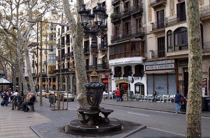 Barcelona La rambla caddesi - Rambla de canaletes