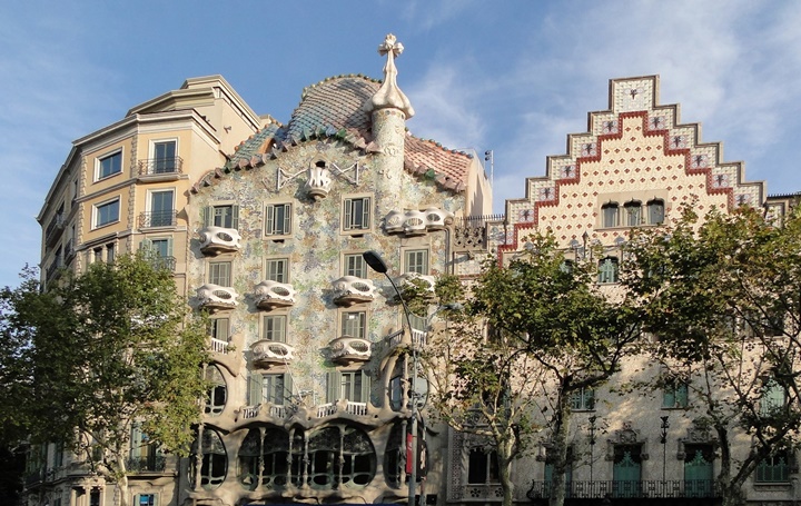 Barcelona Passeig De Gracia Caddesinde yer alan önemli yapılar