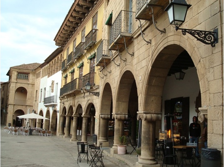 Barcelona Poble Espanyol Müzesi (ispanyol köyü müzesinde) yer alan kafeler