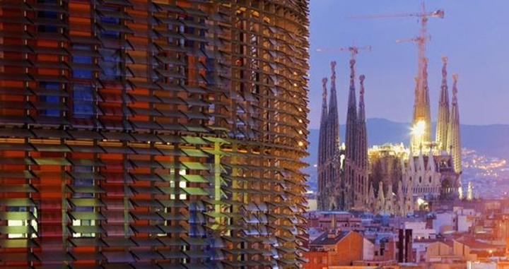 Barcelona Torre Agbar Gökdeleni