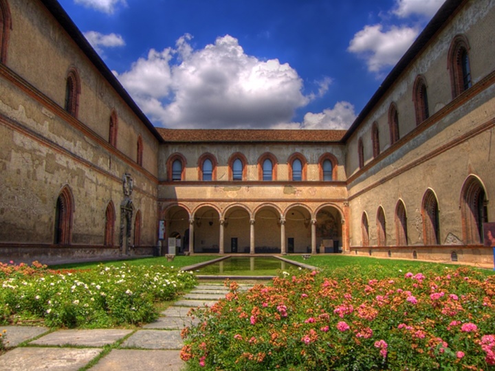 Milano Castello Sforzesco Kalesinin içi - Milano Castello Sforzesco Kalesinin avlusu
