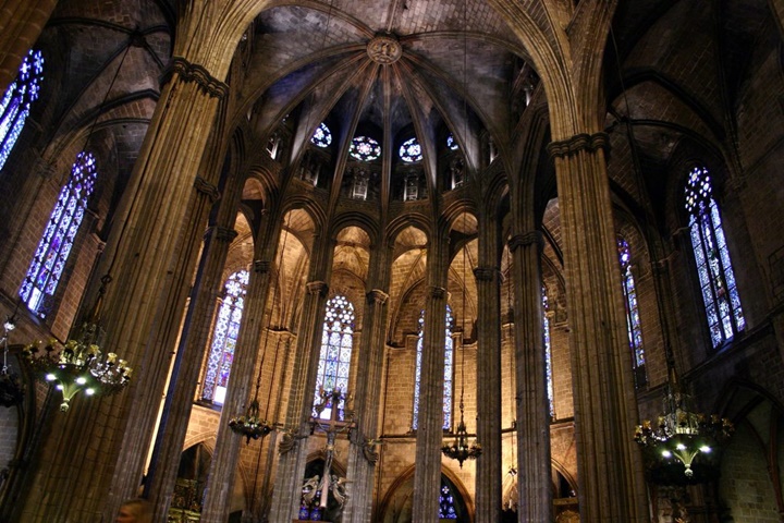 barcelona katedralinin içi