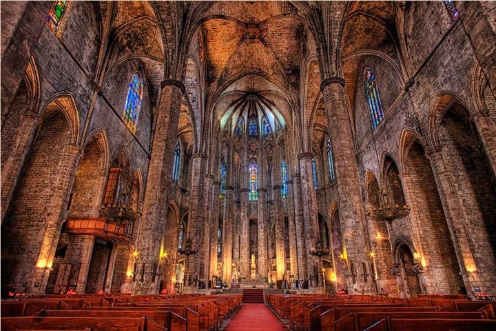 barcelonada gezilecek kilise ve katedraller - barcelona katedralinin içi