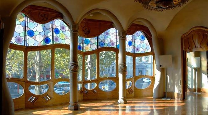 barcelonada gezilecek yerler - Barcelona Casa Batllonu içi