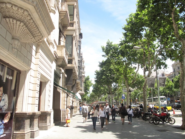 barcelonada gezilecek yerler - Barcelona Passeig De Gracia Caddesi