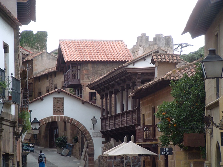 barcelonada gezilecek yerler - Barcelona Poble Espanyol Müzesi - barcelona köyü müzesi