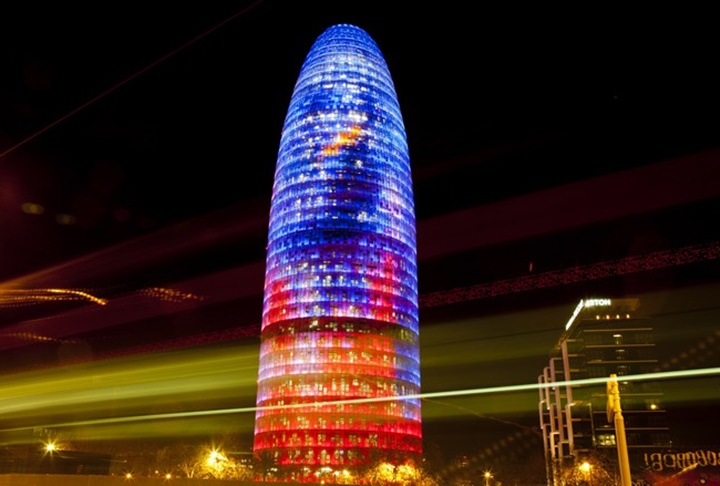 barcelonada gezilecek yerler - Barcelona Torre Agbar Gökdeleni