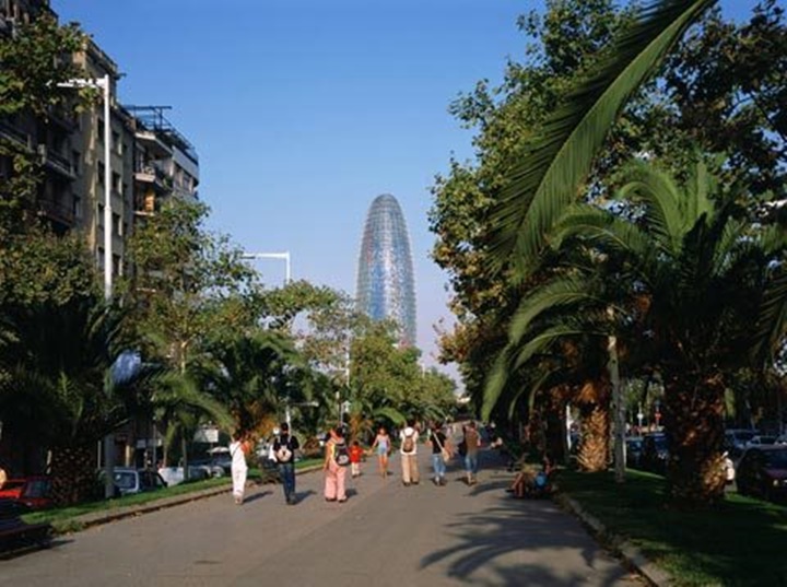 barcelonanın güzellikleri - Barcelona Torre Agbar Gökdeleni