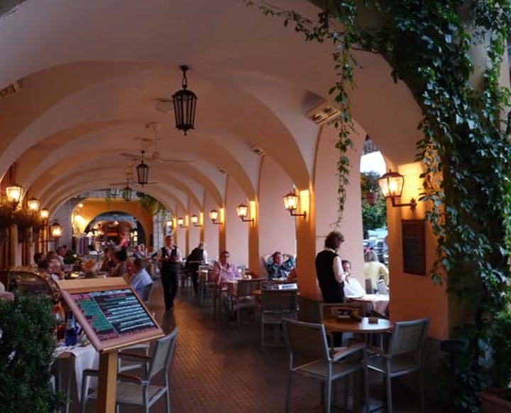 como gölünde güzel kafe ve restaurantlar - Como Gölü Bellagio Kasabasında restaurant ve kafeler