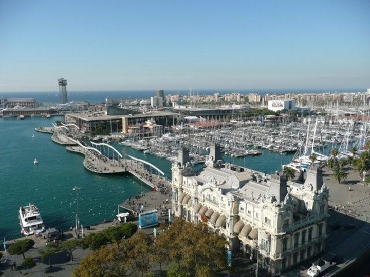 Barcelona Port Vell Limanının içinde yer alan müze ve akvaryum