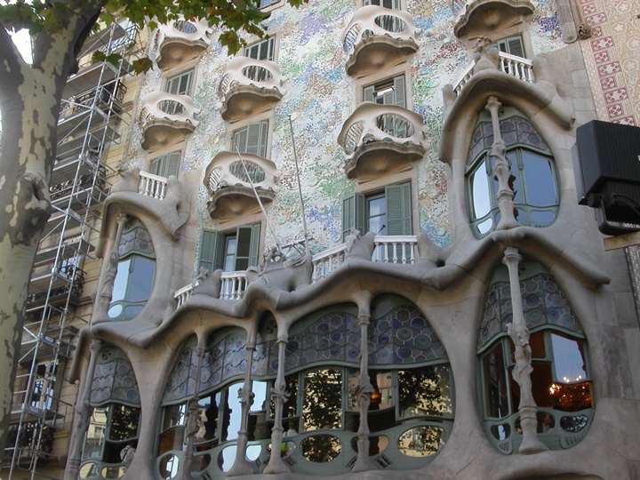 barcelonada-yapılacak-şeyler-casa-battlo.jpg