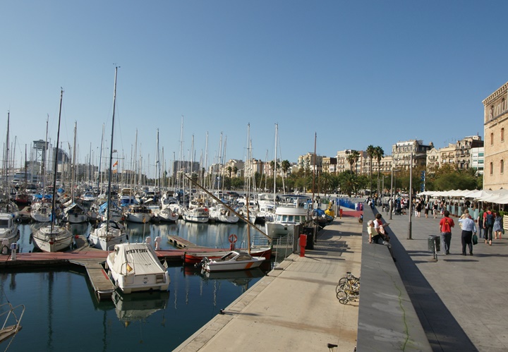 barcelonanın-en-güzel-noktaları-Barcelona-Port-Vell-Limanı.jpg
