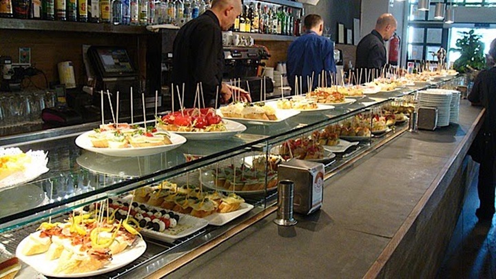 barcelonanın en ünlü tapas barı - Bilbao berria tapas bar