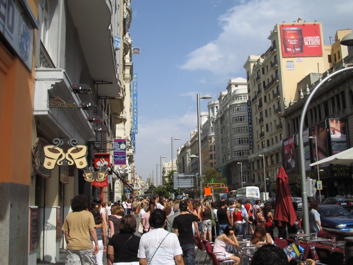 madrdidde-gezilecek-yerler-Madrid-Gran-Via-Caddesi.jpg