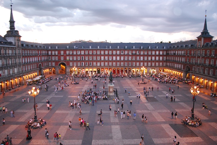madrid gezi rehberi - plazo mayor  meydanı