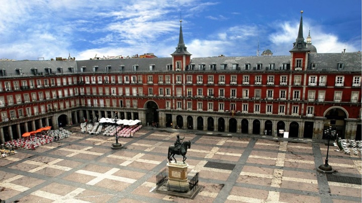 madridde gezilecek meydanlar - Madrid Plaza Mayor Meydanı