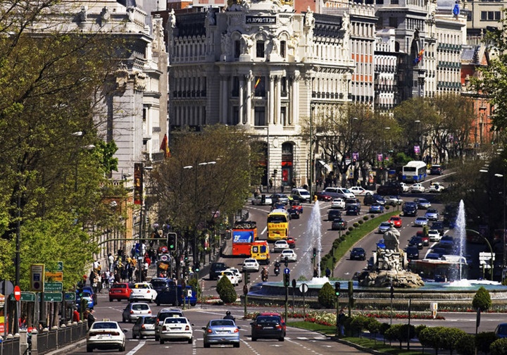 madridde-gezilecek-yerler-Madrid-Gran-Via-Caddesi.jpg