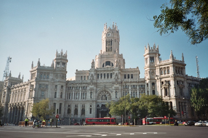 madridde gezilecek yerler - Madrid Plaza de Cibeles Meydanı