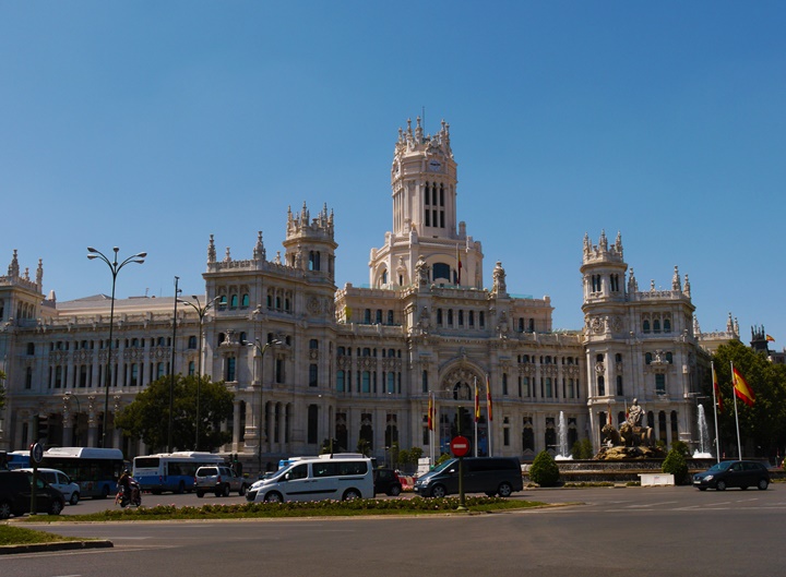 madridde gezilecek yerler - Madrid Plaza de Cibeles Meydanının hikayesi