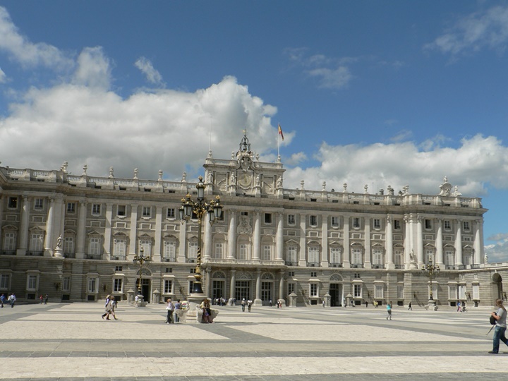 madridde gezilecek yerler - Palacio Real de Madrid Sarayı hakkında bilgi