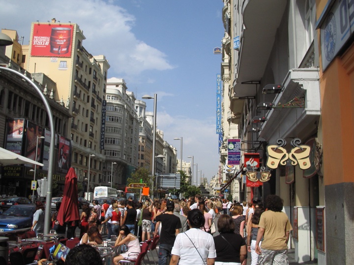 madridin-en-güzel-caddeleri-Madrid-Gran-Via-Caddesi.jpg