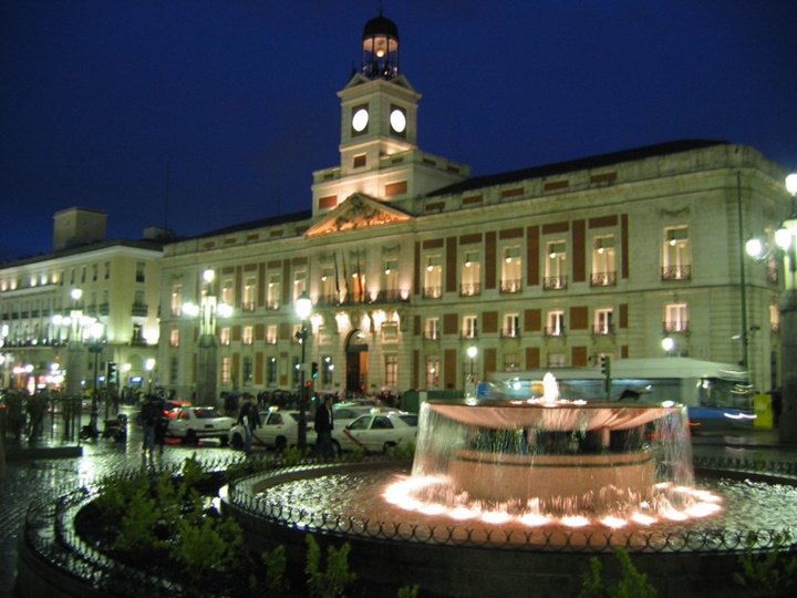 madridin gezilecek meydanları - Madrid Puerta del Sol Meydanı