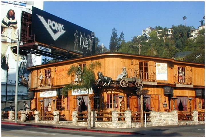 hollywood film stüdyolarında gezilecek yerler - Saddle Ranch restaurant