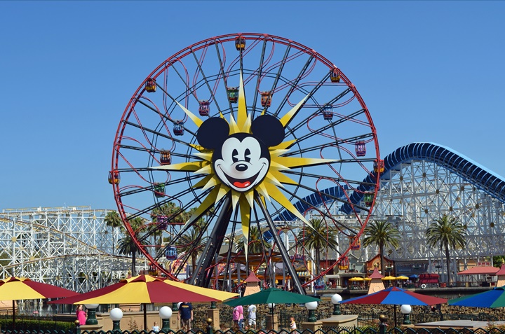 los-angeles-disneylandda-yer-alan-eğlenceli-oyuncaklar