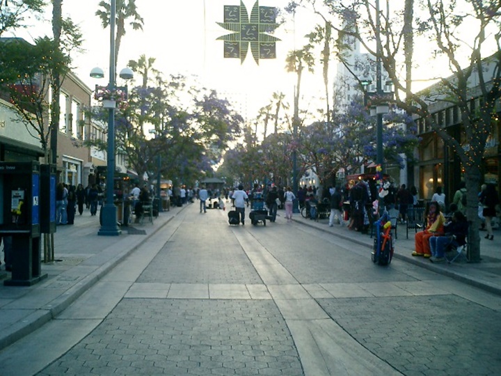 santa-monica-caddesi