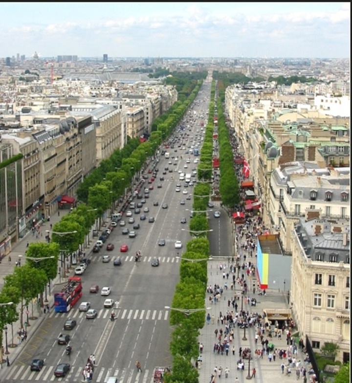 Paris Şanzelize Caddesi