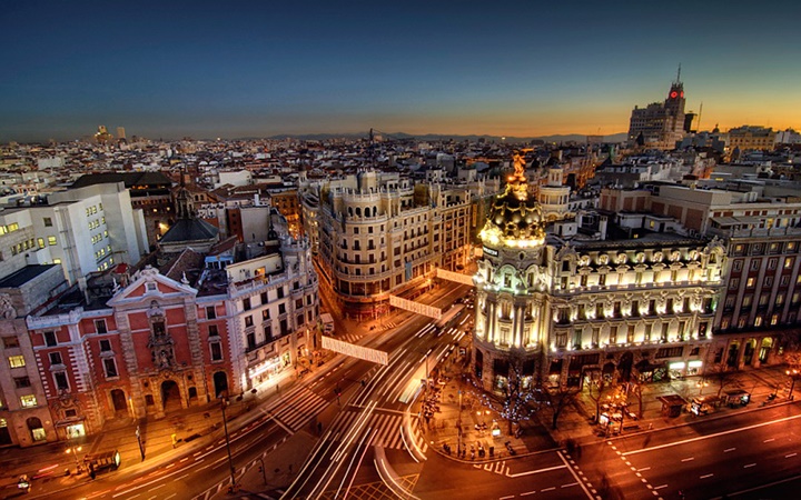 ispanyada gezilecek yerler - madridin gece görüntüsü