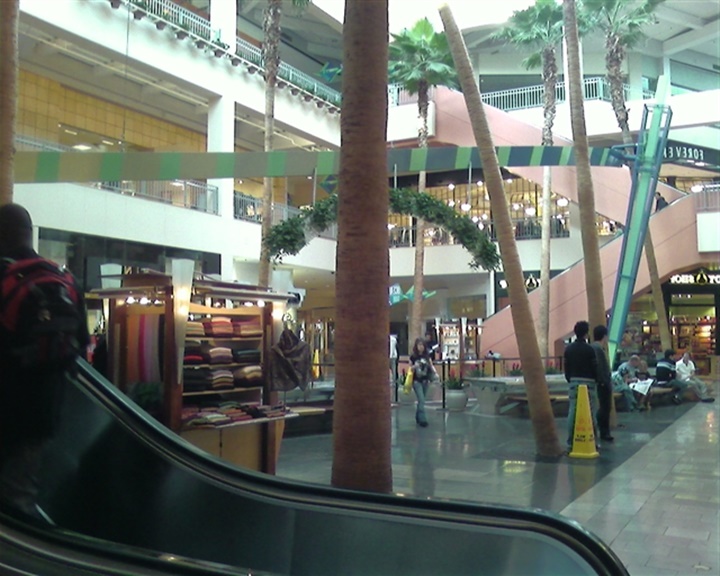 los angelesda yer alan outletler - Los angeles Santa Monica alışveriş merkezi