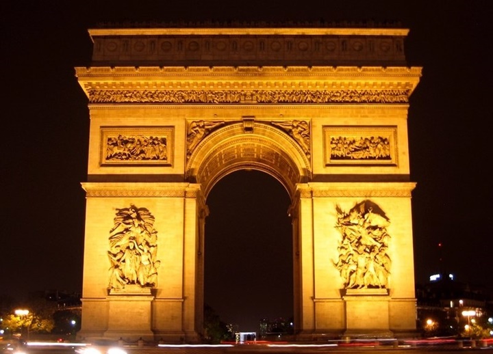 paris zafer takına ulaşım