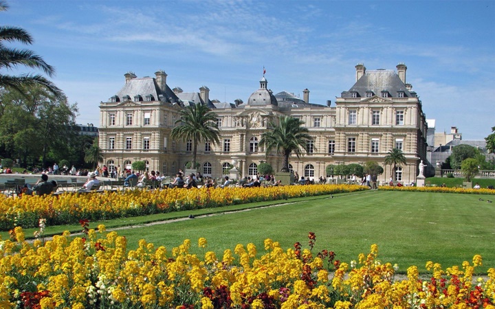 Paris Lüksemburg Bahçesinde Yer Alan Çeşmeler