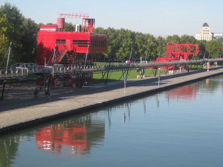 Paris Parc De La Vilette Parkının İçinde Bulunan Yapılar