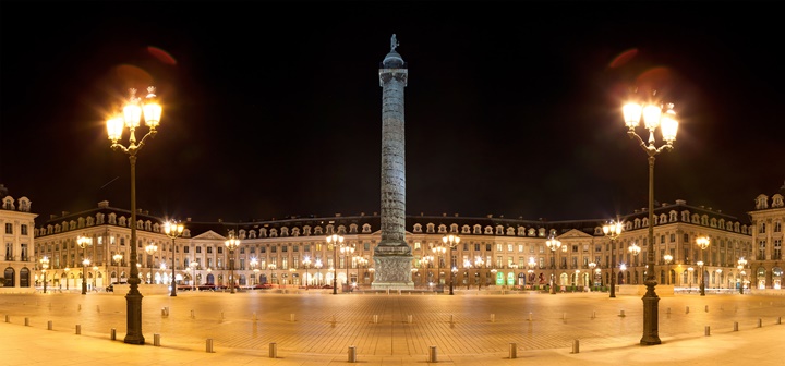 Paris Place Vendome Meydanının gece görüntüsü - Paris Place Vendome Meydanınına ulaşım