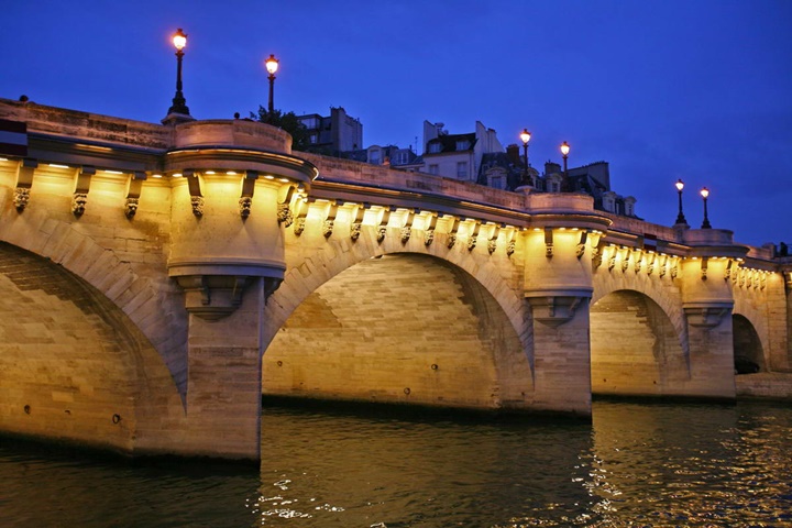 Paris Pont Neuf Köprüsü