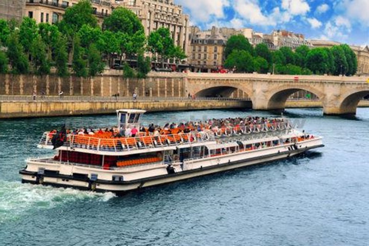 Paris sen nehri tekne turu