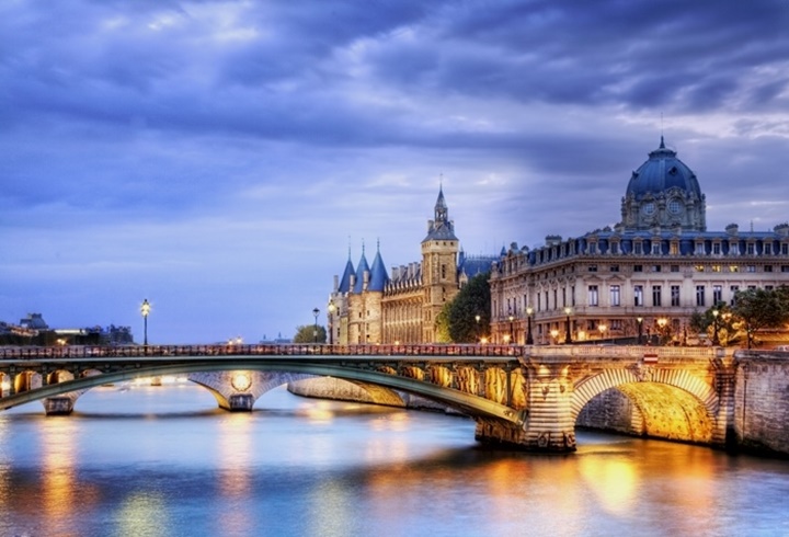 Paris sen nehri üzerinde yer alan köprüler